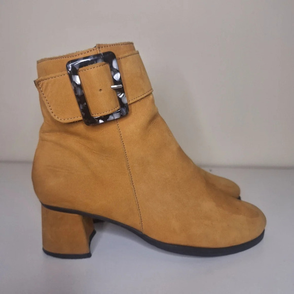 Stylish Tan Ankle Boots - Picture 7 of 13